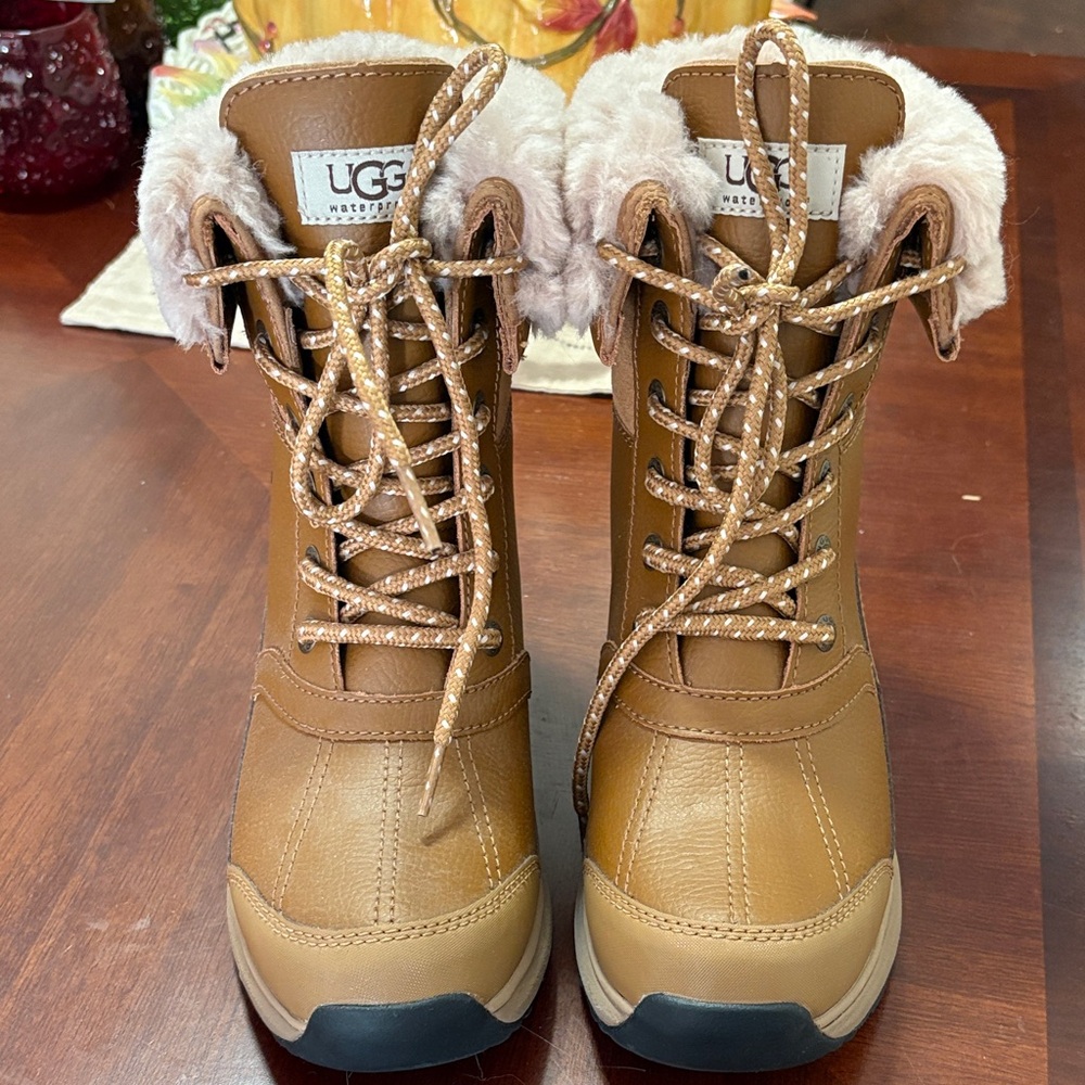 UGG Women's Brown Winter Boots with Fur Lining size 6-1/2